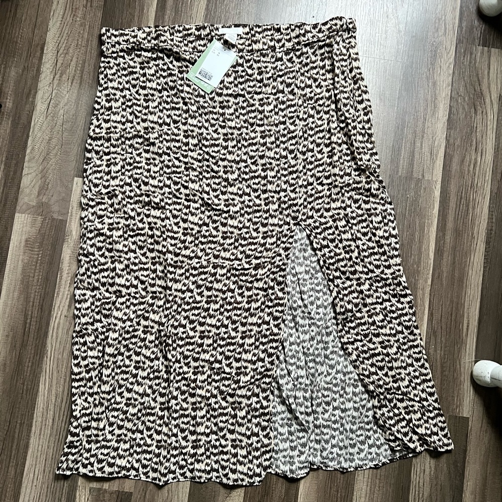 NWT H&M knee length skirt - size 18